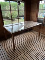 Gartentisch IKEA Holz mit Glasplatte in gutem Zustand