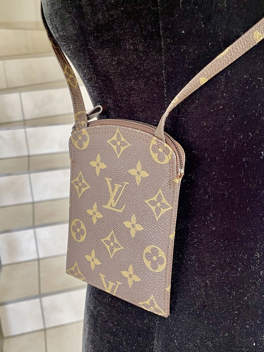 Louis Vuitton Borse da donna: Louis Vuitton Monogram Pochette Secret Passport Holder – Usato da Richterswil venduto da Prangins9 2