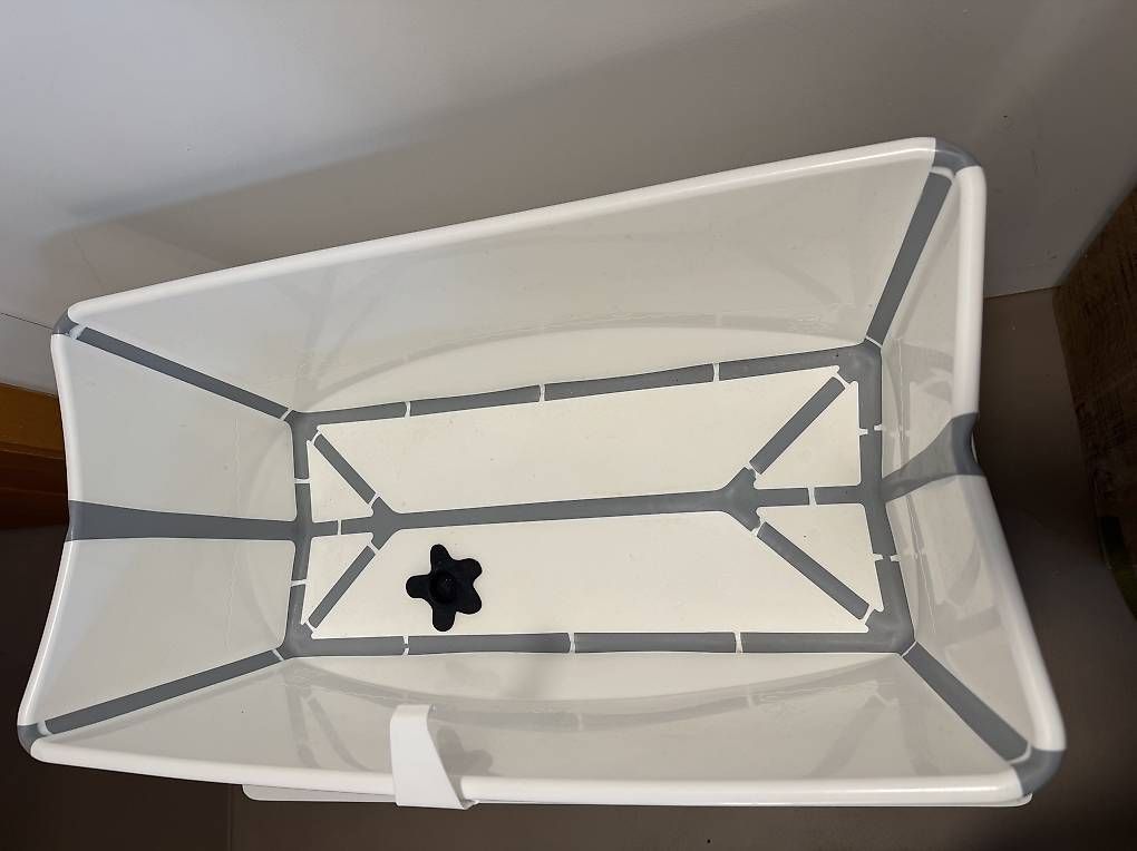 Tutto per il bagno: Stokke Flexi Bad mit Newborn Einsatz – Usato da Wädenswil venduto da evaszundi 2