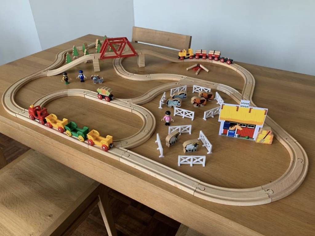 Brio Giocattoli: BRIO Holz-Eisenbahn "Scenic View" Bauernhof – Usato da Sisseln AG venduto da kau_jq9l 2