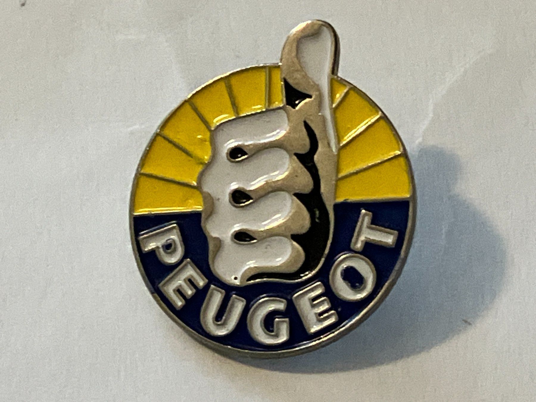 Plaketten & Abzeichen: 1 Pin Peugeot – Gebraucht aus Basel von djwwpp
