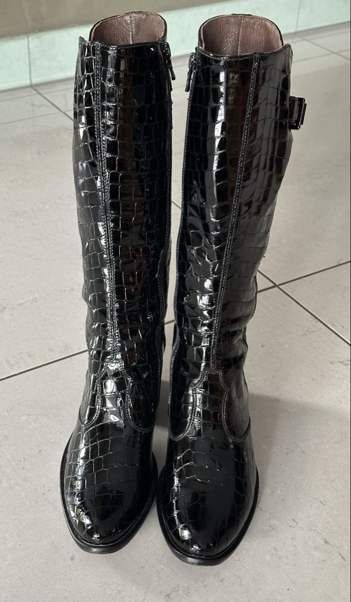 Scarpe da donna: Stivali in vernice nera – Usato da Castel San Pietro venduto da Moregi