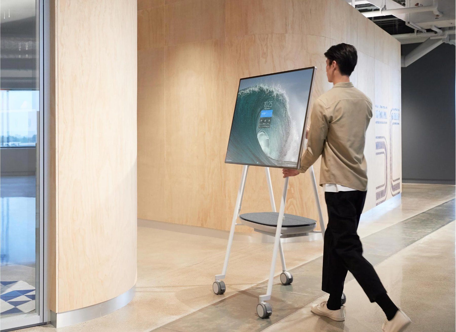 Microsoft Monitor: Microsoft Surface Hub 2S - 50" mit Mobile Stand und Akku – Usato da Mühledorf SO venduto da Neotech320 2