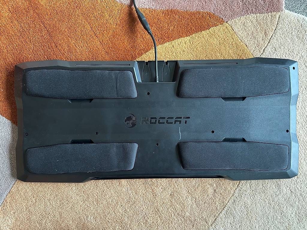 Tastiere: ROCCAT SOVA Gaming Lapboard – Usato da Liebefeld venduto da davidhuegli 1