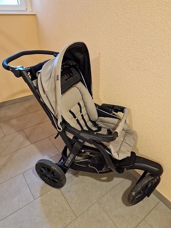 Poussette: Pousette Chicco – D'occasion à Etagnières par hug_wpd8 2