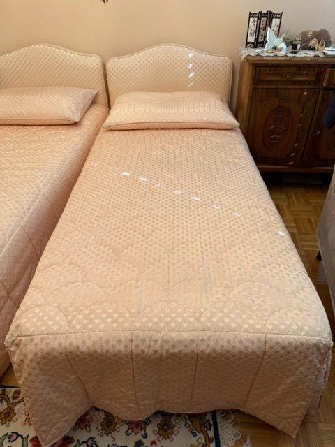 Letti: Double lit avec sommiers et matelas – Usato da Territet venduto da Yvanz 2