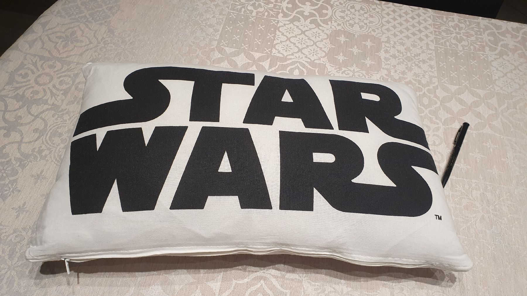 Kissen: Coussin Star Wars – Gebraucht aus Avry-sur-Matran von cec_nhz8