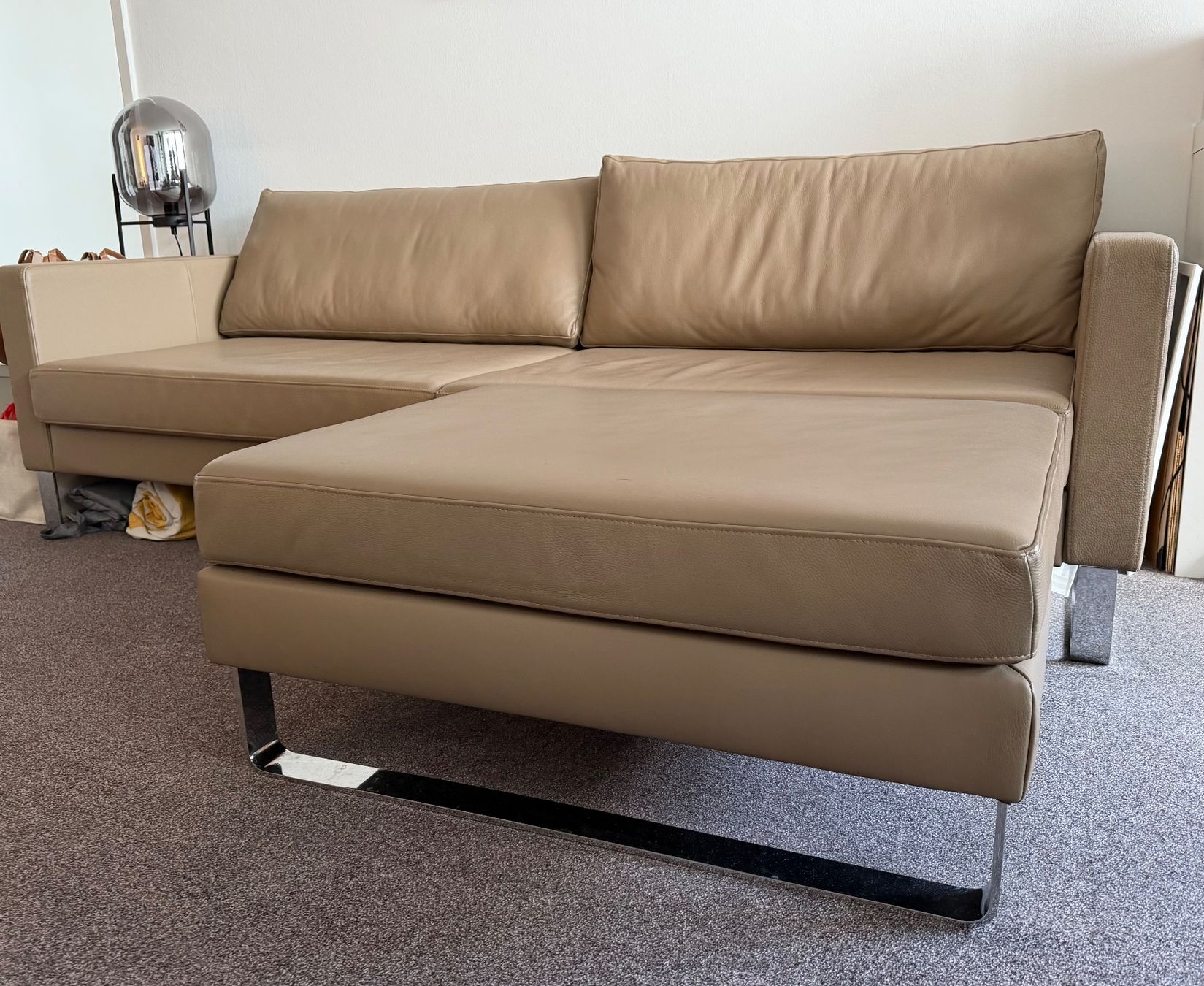 Divani: Ledersofa mit verchromten Kufen – Usato da St. Niklausen LU venduto da kor_55zl 4