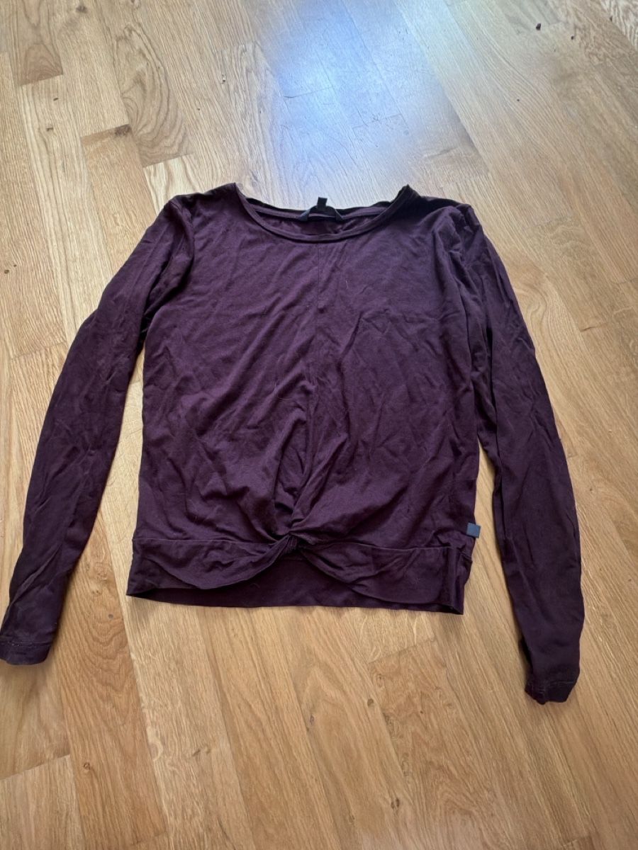 Tops: T-Shirt bordeaux Rituals  – Gebraucht aus Le Locle von Mayd_h
