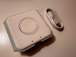 3 Geräte, ein Platz: Magnet-Ladestation zum Aufklappen