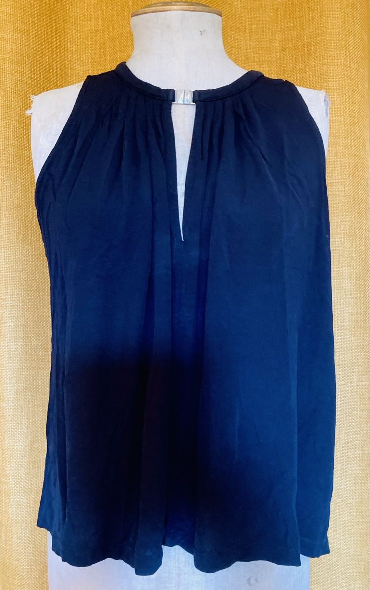 Tops: Top noir à fermoir métallique – Gebraucht aus Ardon von hel_2sxp 6