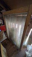 Fenster Holzrahmen mit Glas renovierungsbeduerftig