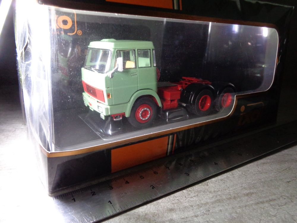Modèle Réduit Camion Henschel HS 19 TS 1966 Gris - 1/43 - IXOMODELS IXOTR085 - Neuf