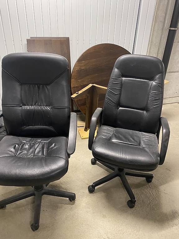 Chaises: 2 sièges à roulettes – D'occasion à BOREX par ProjectA