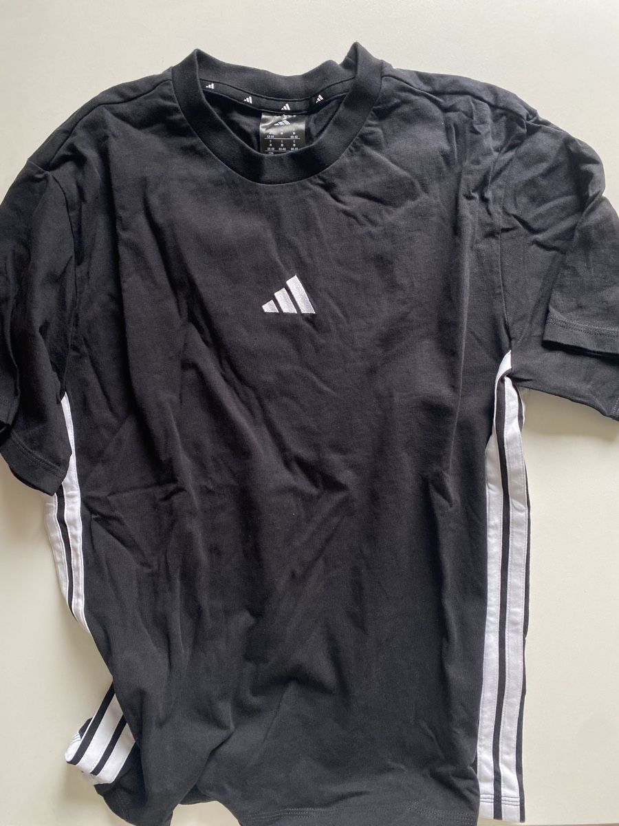 Adidas T-shirt: T-shirt noir Adidas – Nuovo e nell'imballaggio originale da Zürich venduto da yer_x9vx 1