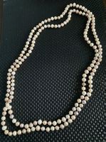 Collier avec perles artificielles.