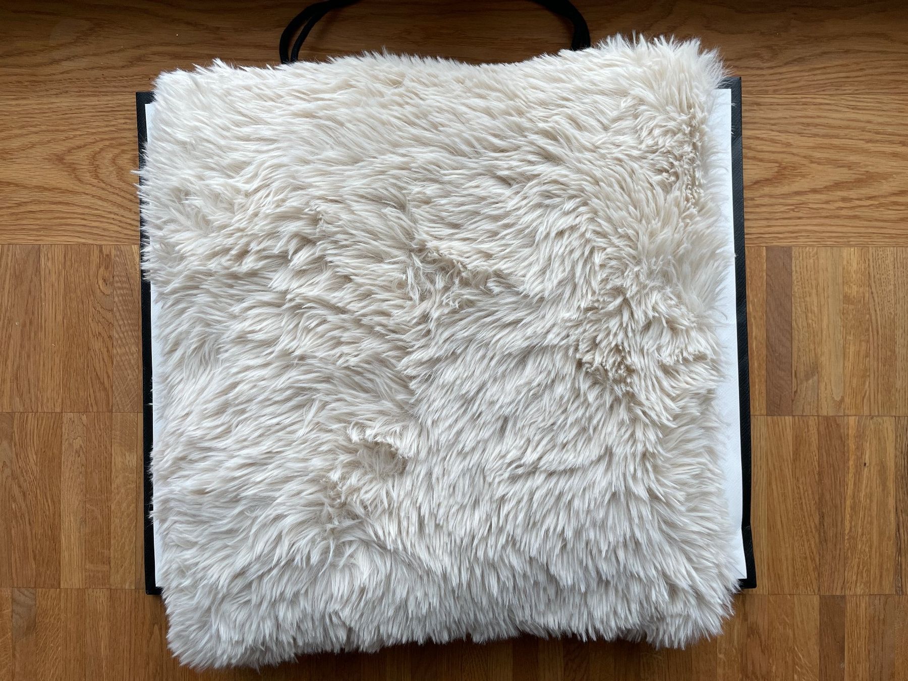 Kissen: Kunstfell Kissen 45x45cm – Neu und originalverpackt aus Zürich von Linomartins 2