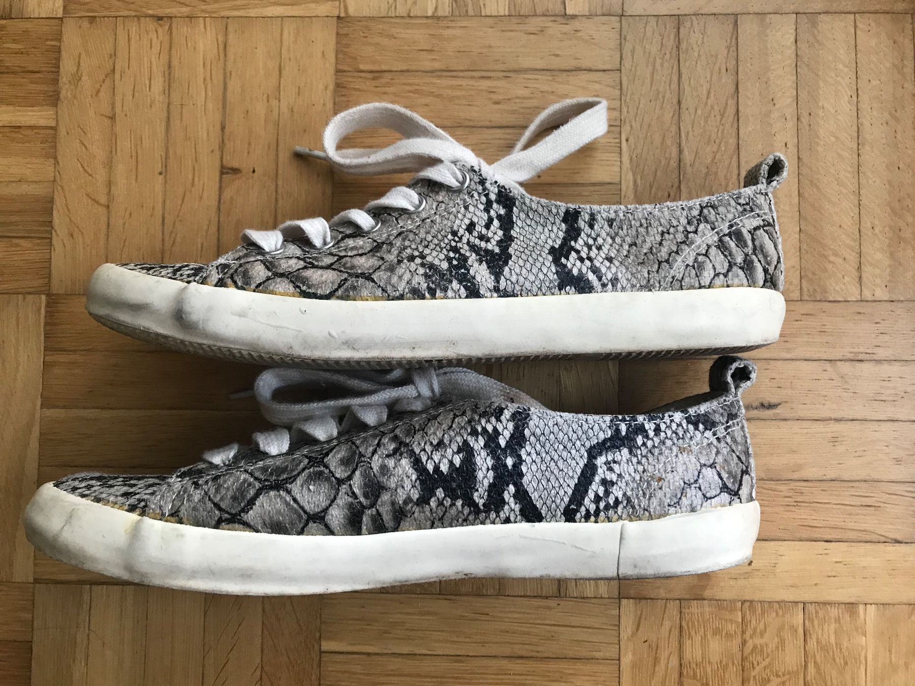 H&M Scarpe da donna: Stoffschuh Sneaker von H&M Grösse 37 Schlangenmuster – Usato da Emmenbrücke venduto da Hathor123 2