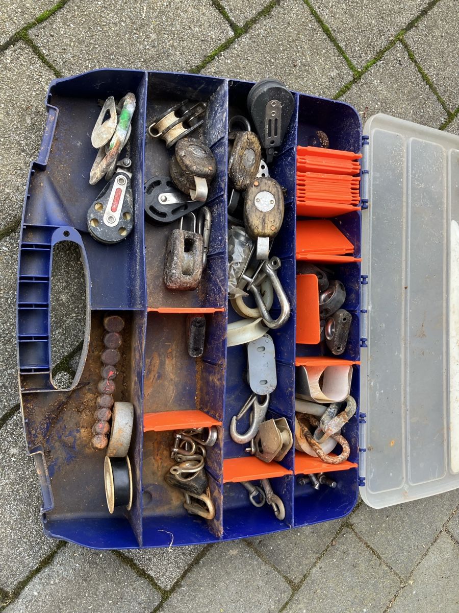 Boote: Sortimentskoffer mit diversen Segelrollen gebraucht – Gebraucht aus Châbles FR von Tunturi7