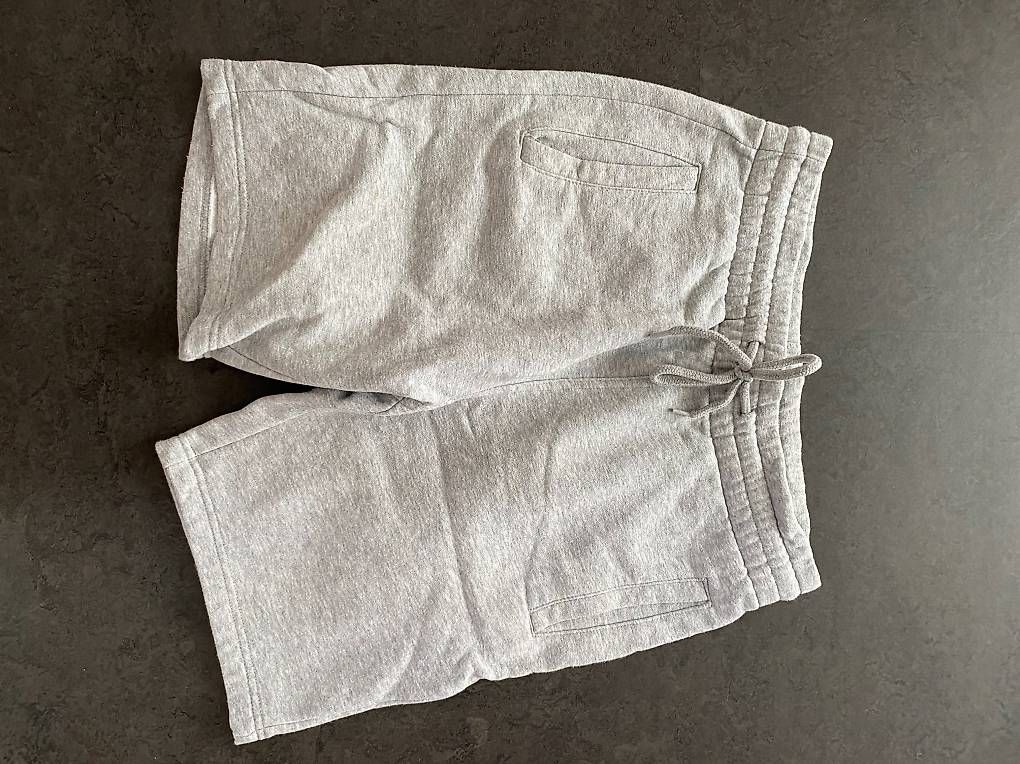 Pantalons: Basic Shorts Grösse M – D'occasion à Nottwil par mit_7x97