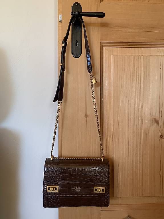 Sacs femmes: Guess Handtasche – D'occasion à Schönried par BigBlockV8 1