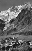 Saas Fee (VS) – Gesamtansicht des Dorfes auf 1800