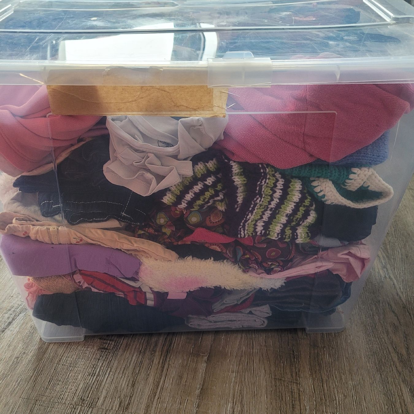 Kleiderpakete & -sets: Mädchen Kleiderpaket Kiste voll 98/104 – Gebraucht aus Niederbuchsiten von klengyel 3