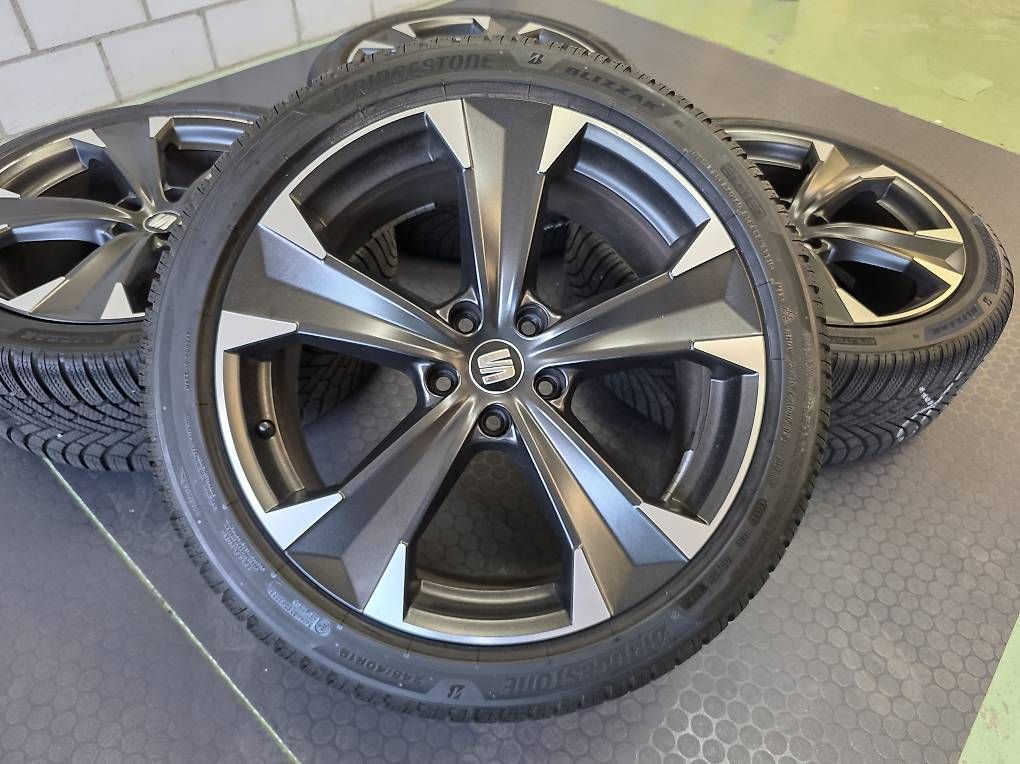 Seat Pneus & Kompletträder: Original Seat Ateca CUPRA  19"Zoll Winterräder – Gebraucht aus Rümlang von AZAutozubehor