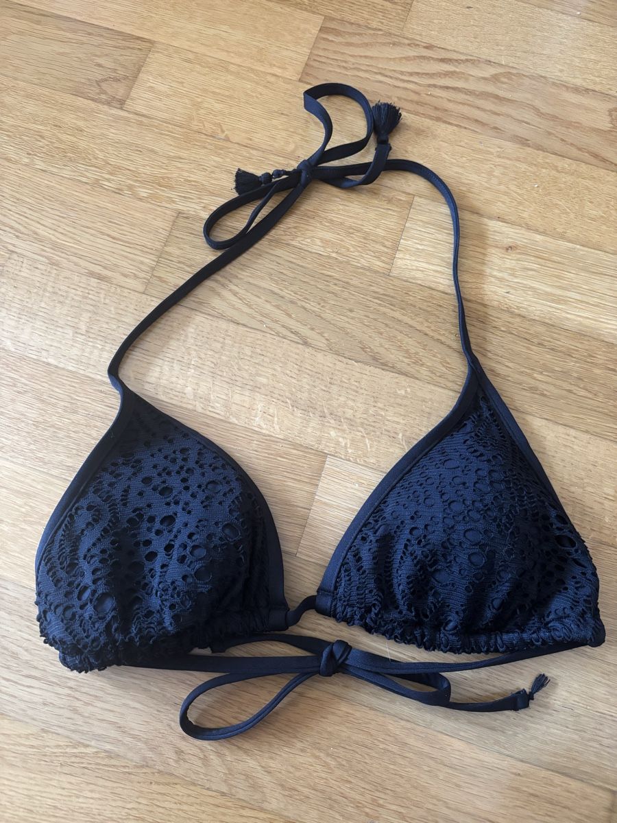 H&M Costumi da bagno & Bikini: Bikinioberteil Gothic Style Grösse M – Usato da Brugg AG venduto da ann_stf7