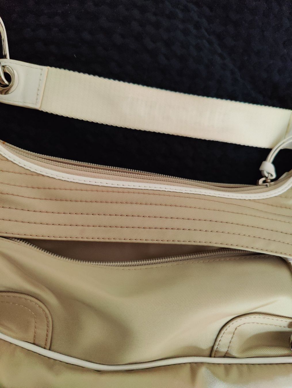 Lacoste Borse da donna: Lacoste beige zip closure alligator purse bag – Usato da Geneve venduto da readycat 3