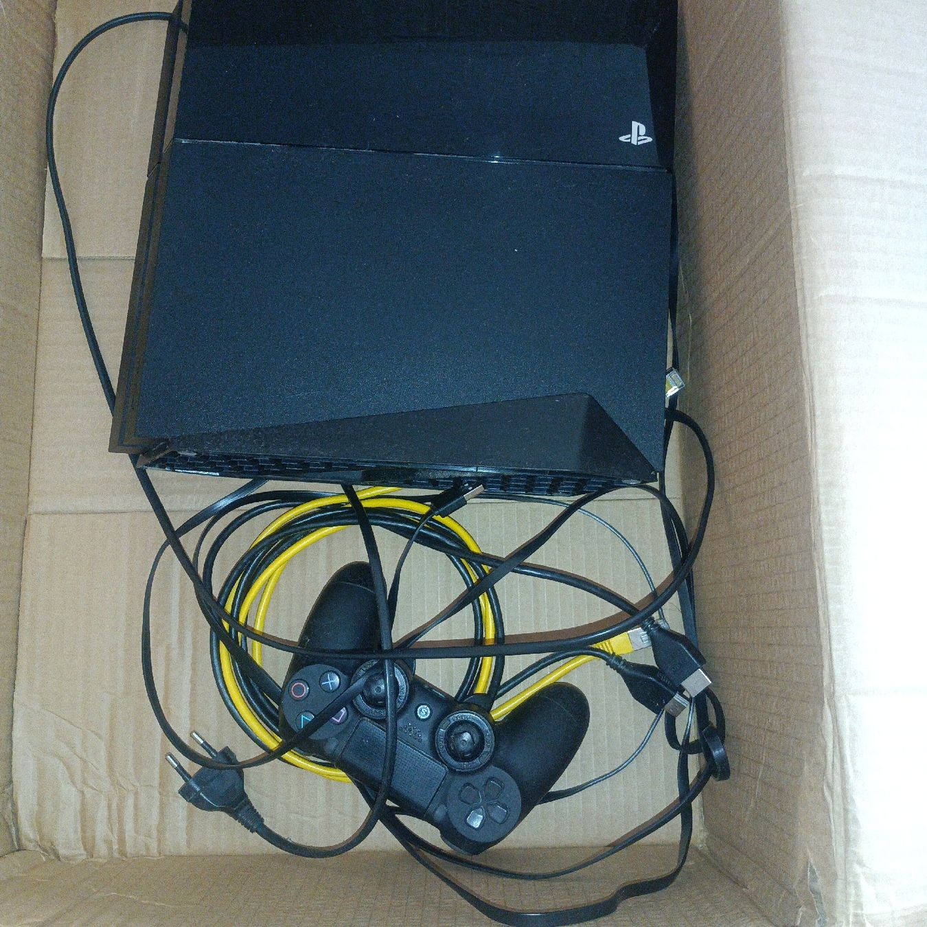 Consoles: PlayStation 4 500GB usata con controller e cavi – D'occasion à tenero par leo_5nyv 1
