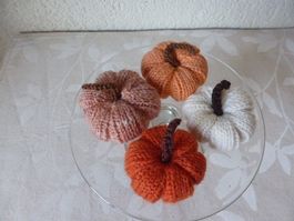 4 kleine Deko Kürbisse Handarbeit