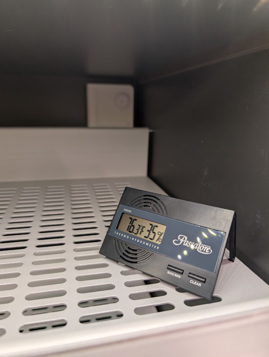 Humidor per sigari: Grosser, stabiler Humidor abschliessbar – Usato da Derendingen venduto da AssaAbloy 3