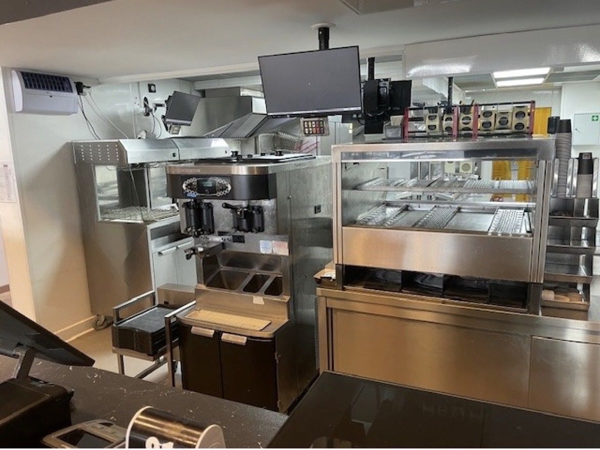 Cucine complete: Cuisine complète type mc do fast food – Usato da Thônex venduto da yac_h7nr 8