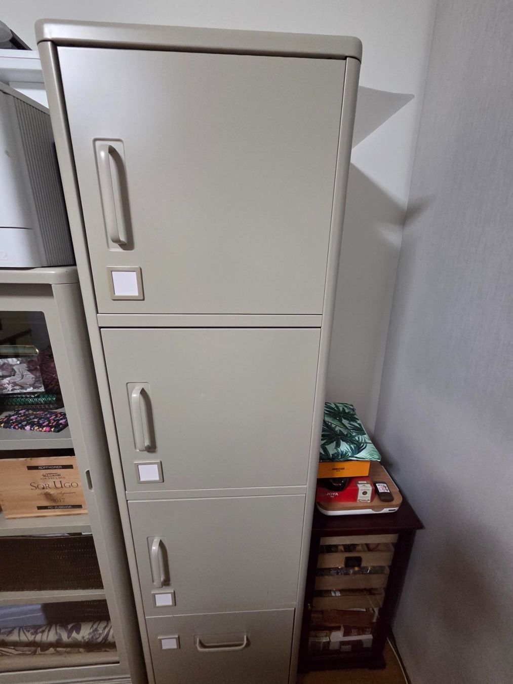 Armadi: 1 Metallhochschränke IKEA Programm  Idäsen Schnäppchen – Usato da Rheinfelden venduto da Saunamanfan 1