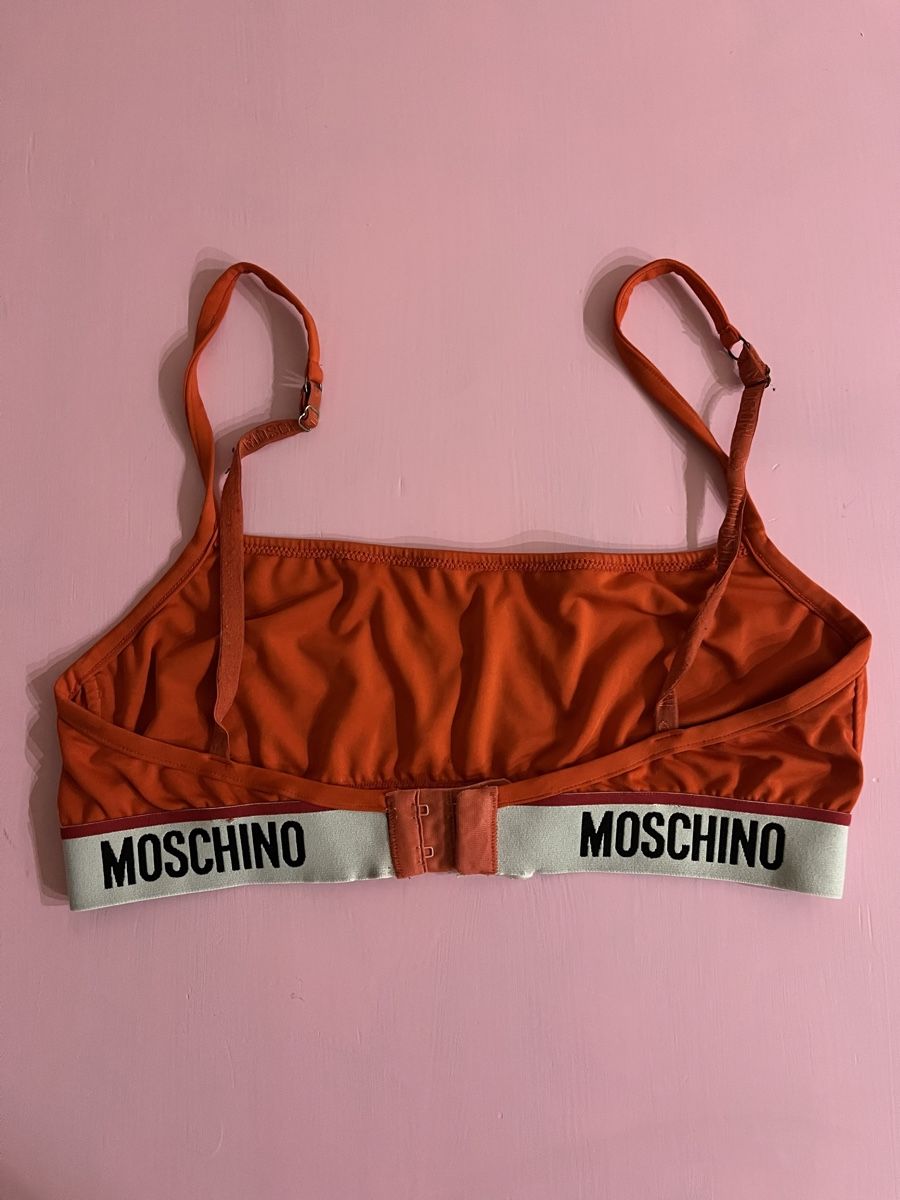 Moschino Top: Rotes Moschino Top – Nuovo (secondo la descrizione) da Fehraltorf venduto da y2kout7