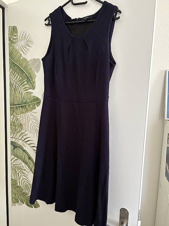 Comma Vestiti: Comma Kleid, dunkelblau- schwarz, Größe 40 – Usato da Steinhausen venduto da World-Wide-Jenni