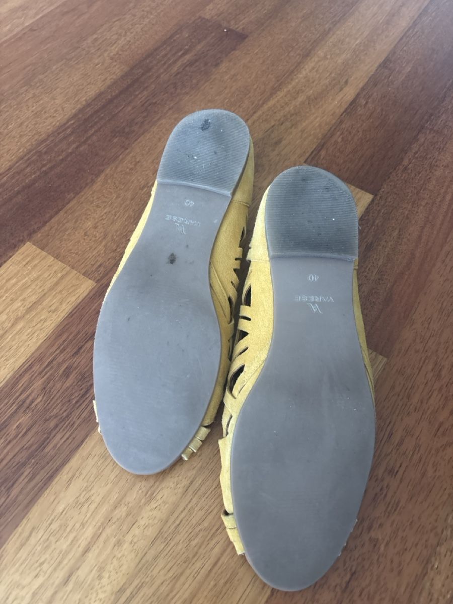 Scarpe da donna: Damenschuhe Sandalen gelb Grösse 40 – Usato da Nänikon venduto da Caro8989 1
