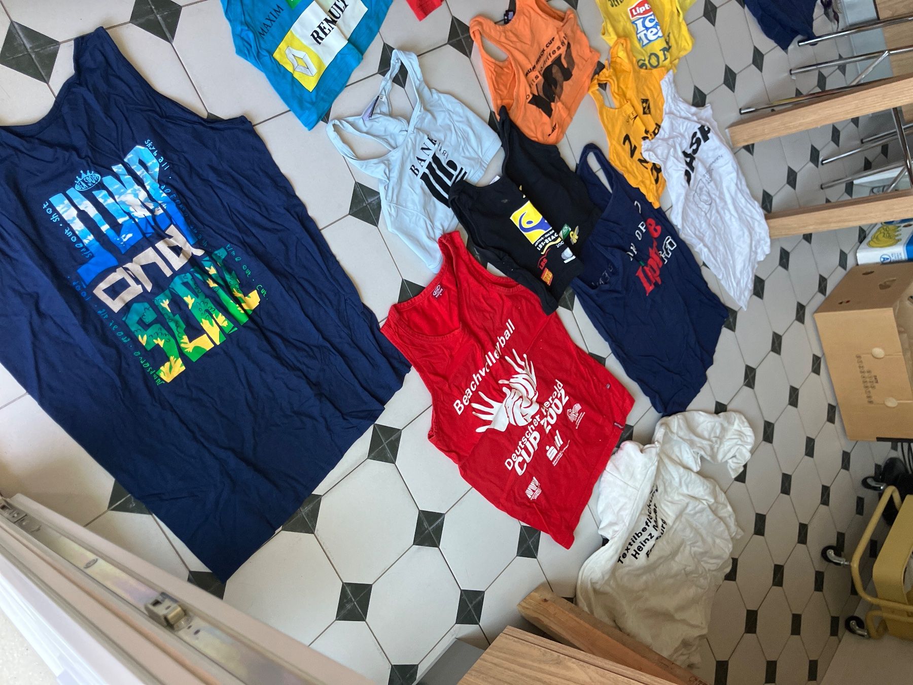 Lots de vêtements: Volleyball Beach Oberteile divers - Retro – D'occasion à Basel par Wiub 4