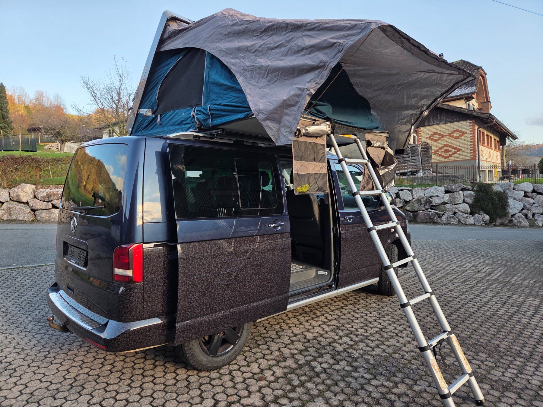 VW Veicoli da campeggio: VW T5 Multivan PanAmericana 4Motion Automat – Usato da Reinach AG venduto da GarageDenis 2