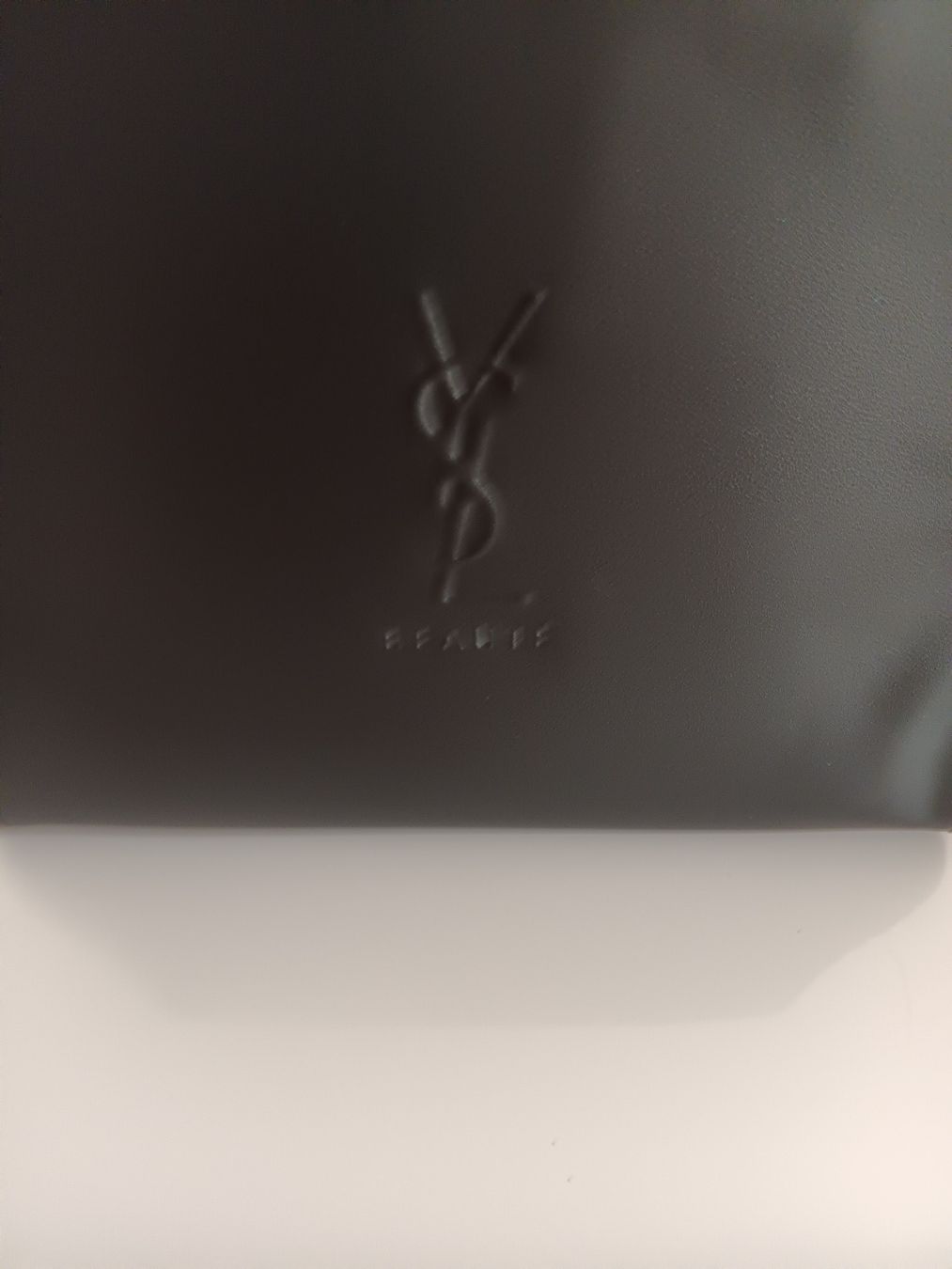 Saint Laurent Custodie per cosmetici: YSL Neu Original Kosmetiktasche in Schwarz QCR Code Elegant – Nuovo e nell'imballaggio originale da chur venduto da sieger911 1