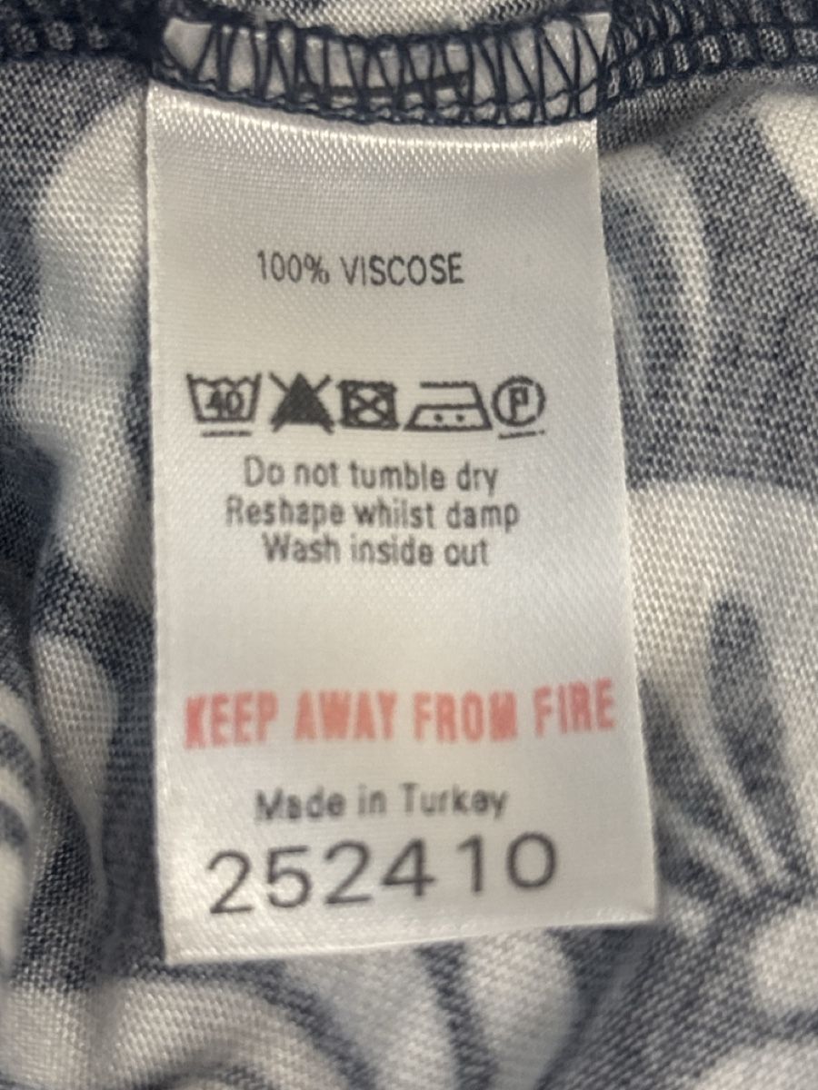 Vestiti: Maxikleid Blumenmuster Dunkelblau Weiss Grösse L – Usato da Wallisellen venduto da ASZT 1