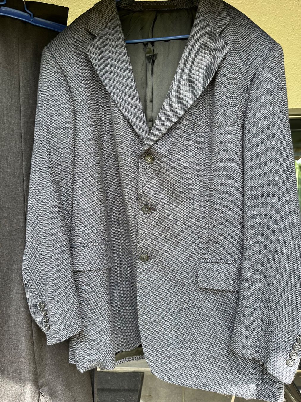 Kleiderpakete: Hose + jacket blau+graue Strellson Hosen Grösse 56 – Gebraucht aus Spiegel b. Bern von Burdicrew