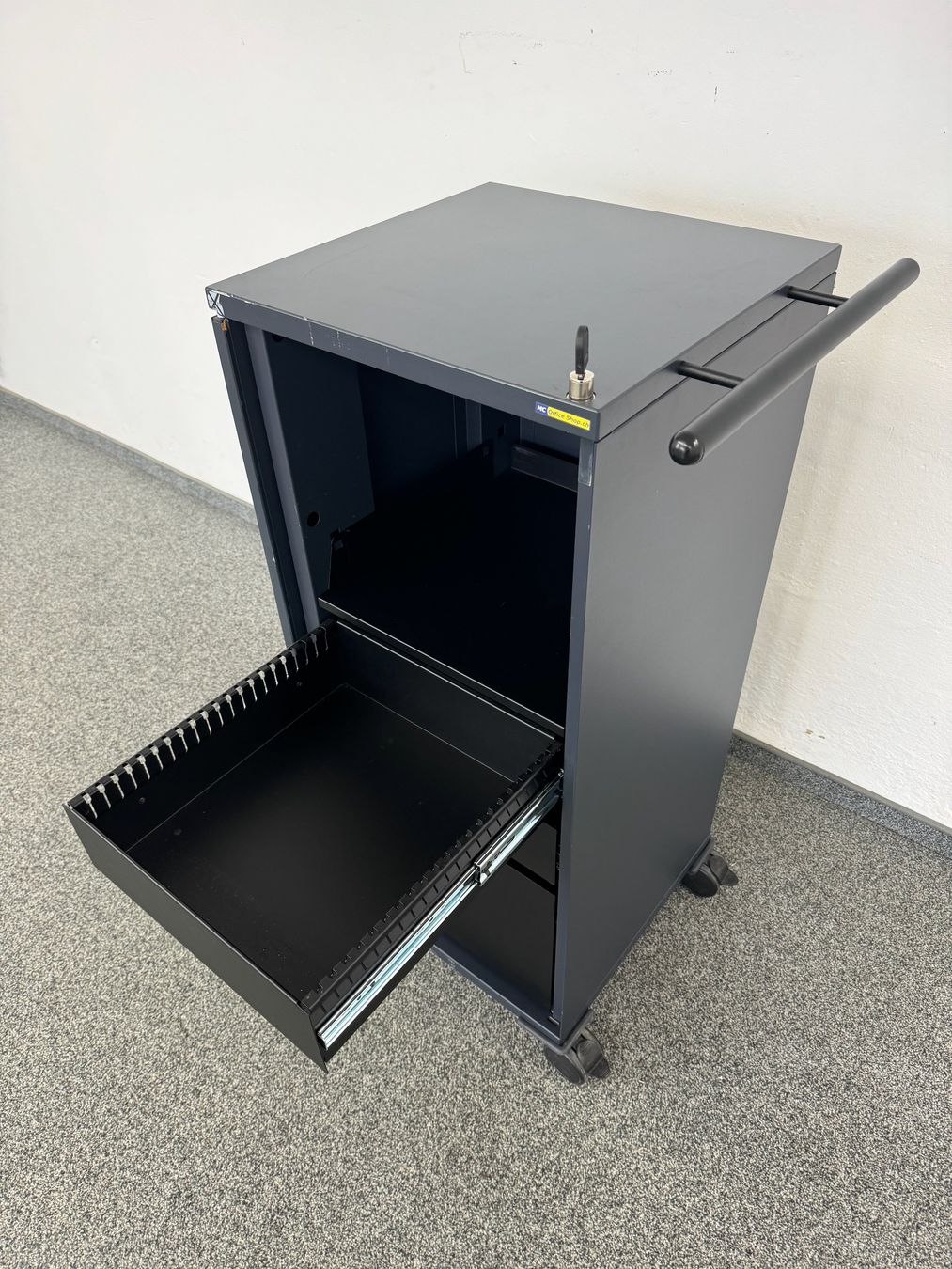 Banconi: Novex LC2 Roll-Caddy Anthrazit Dunkel mit Lackschäden – Usato da Schönenwerd venduto da mcofficeshop 3