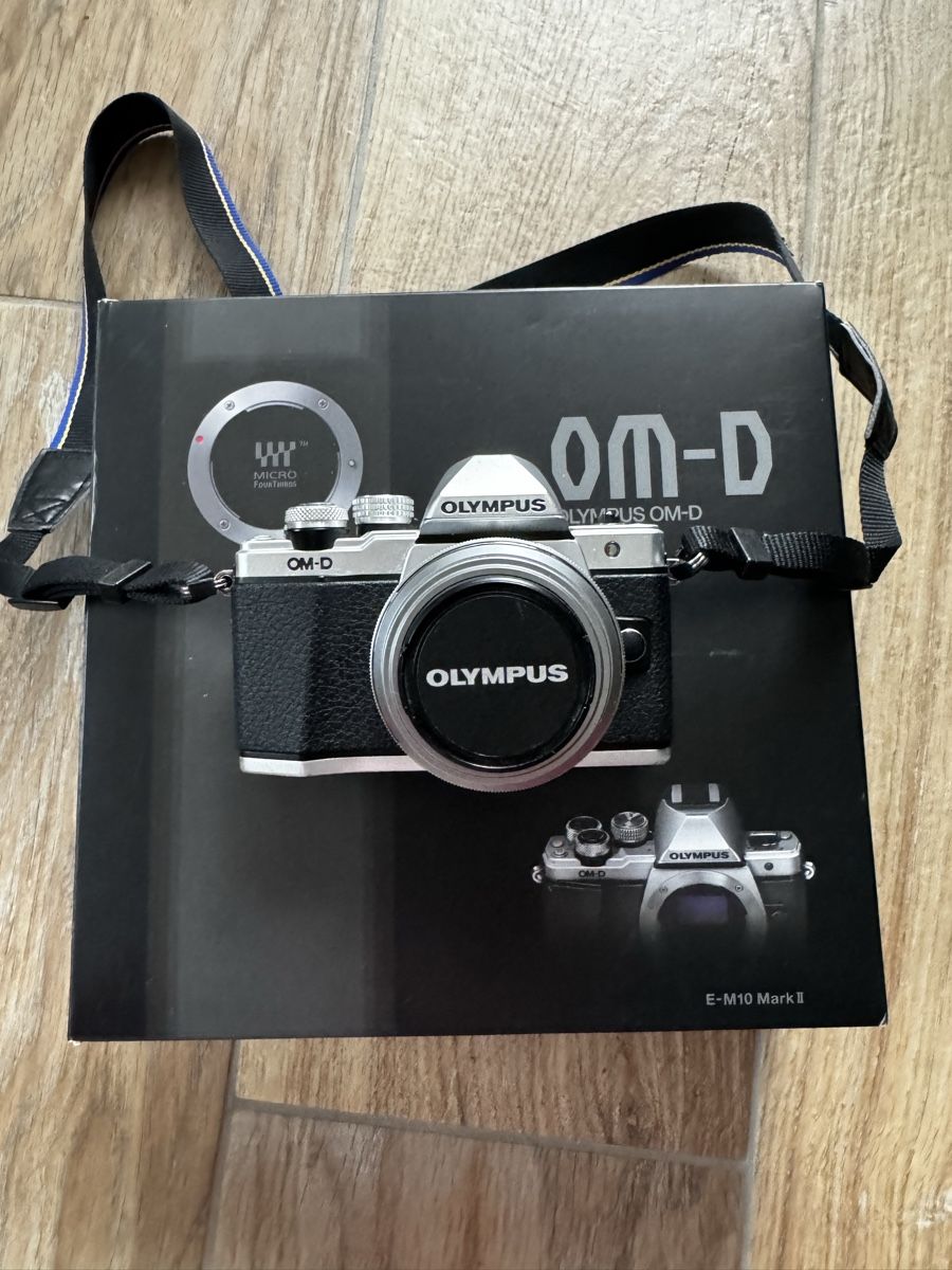 Olympus Fotocamera: Olympus OM-D E-M10 Mark II - Camera with Lens & Extras! – Usato da Unterägeri venduto da mel_mm9s 1