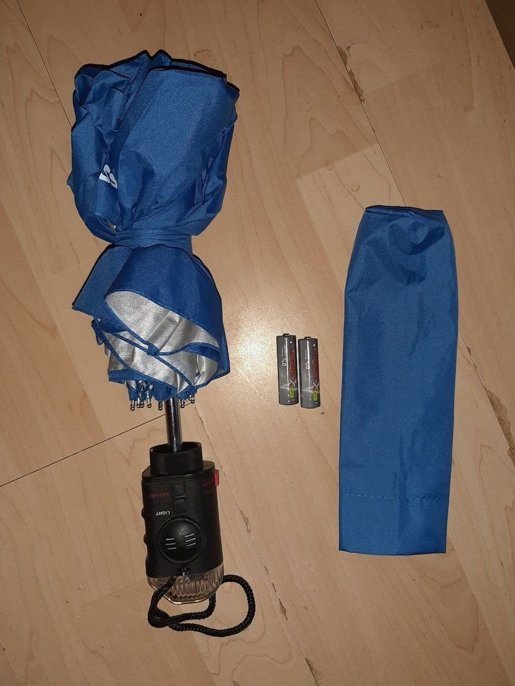 Regenschirme: Regenschirm mit Alarm und Licht – Neu (gemäss Beschreibung) aus Höri von 2oo892 5