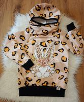 HANDMADE Leo-Pulli mit Hasen-Motiv Gr. 128 *NEU
