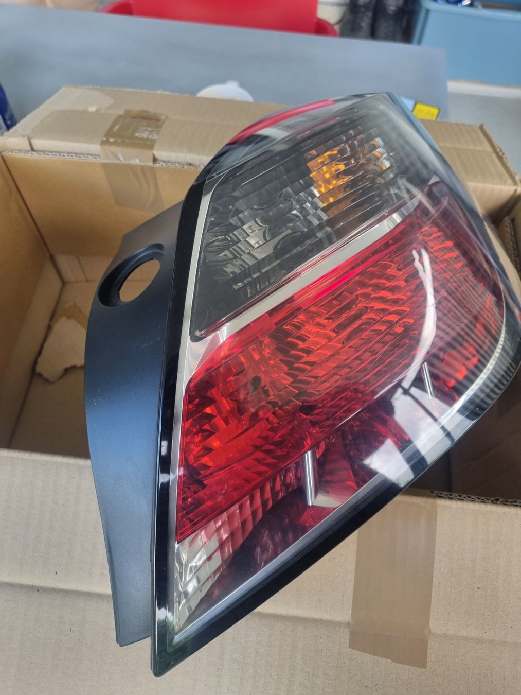 Opel Alle Autoersatzteile: Lampe hi./ Opel Astra H – Gebraucht aus Adlikon b.Regensdf von attila63 5