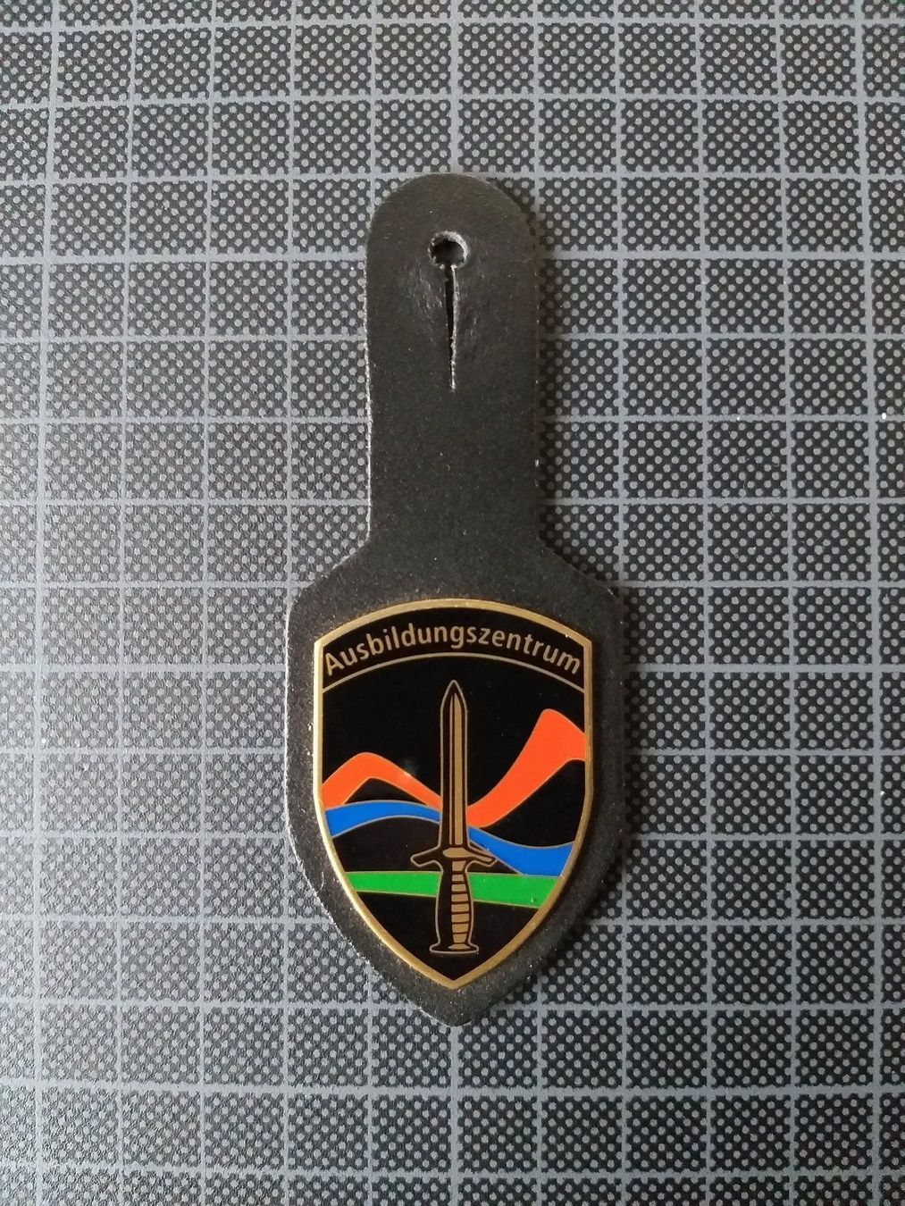 Placchette & Badge: Brusttaschenanhänger Ausbildungszentrum – Usato da Bauma venduto da SwissMilitaria