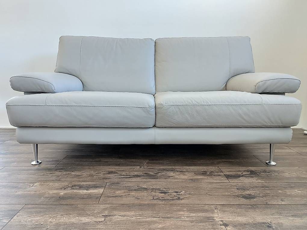 Sofas: 2er-Sofa, Echtleder, hellgrau – Gebraucht aus Salmsach von ric_yr9n